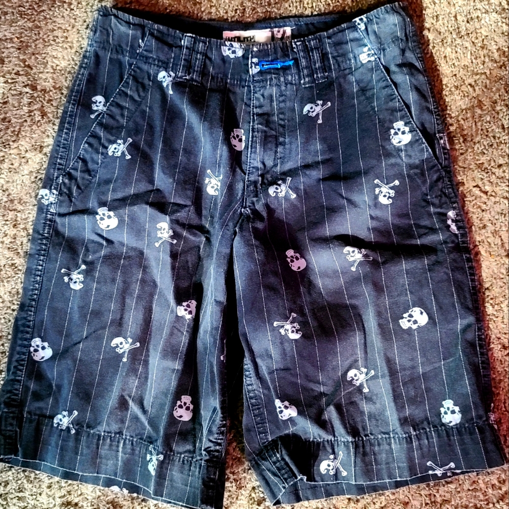 Utility black pin sriped skull walking shorts sz12